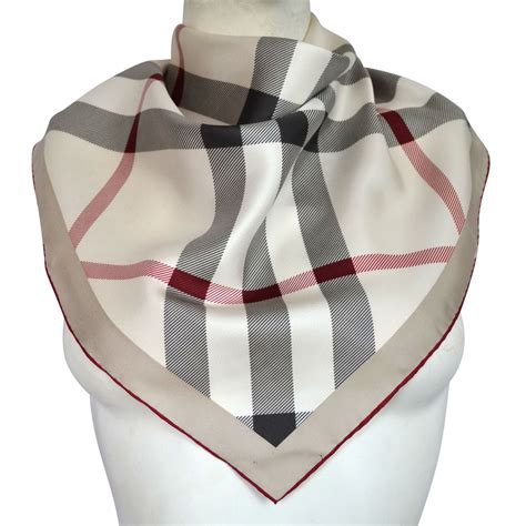 foulard burberry petit prix|Écharpes & foulards pour femme .